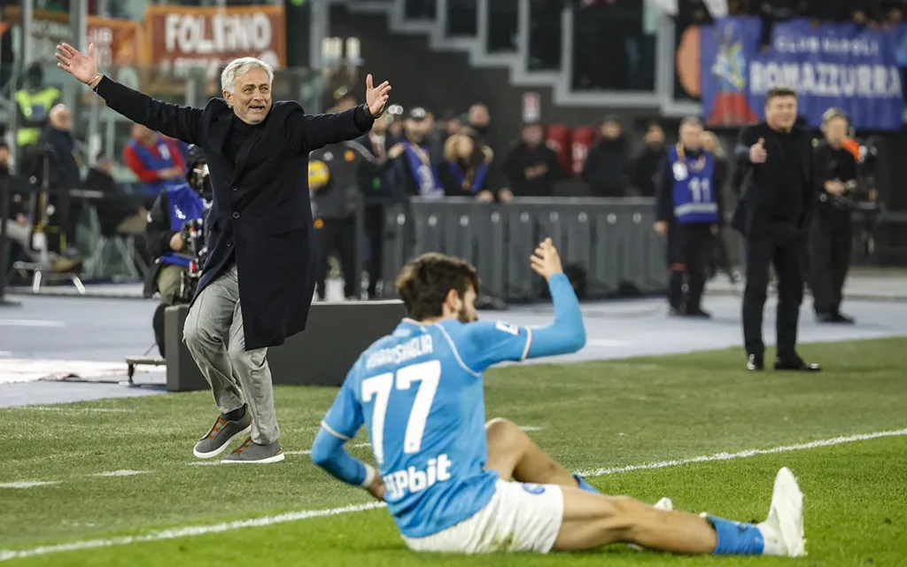 42049046-1600x1067 copy.webp