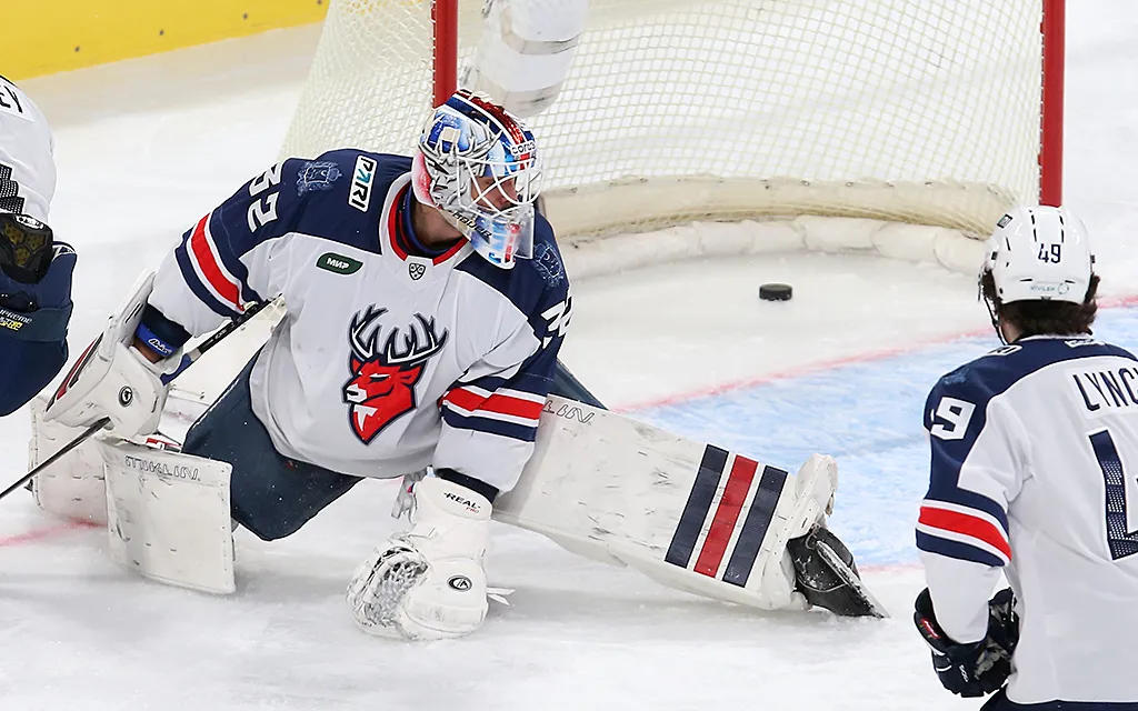 Адам_Хуска,_Торпедо,_Илья_Смирнов_photo_khl_ru.webp