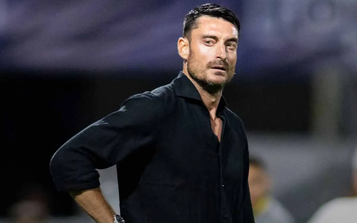 Растит троих детей с россиянкой. Кто такой Альберт Риера, которого сватают в «Спартак»