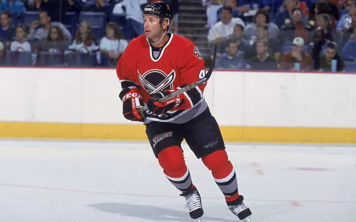 Хоккеист НХЛ стал мишенью русской мафии. Его решимость сорвала бандитский план