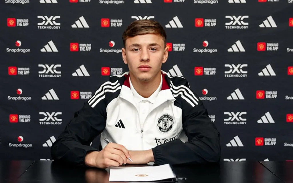 Амир_Ибрагимов,_ФК_Манчестер_Юнайтед.webp