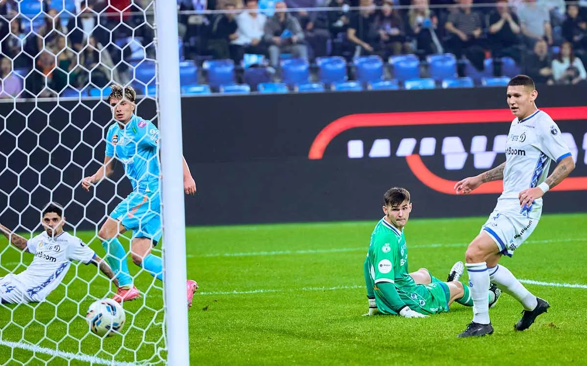 Andrei-Mostovoi-Zenit-Dinamo-fc-Zenit2.webp