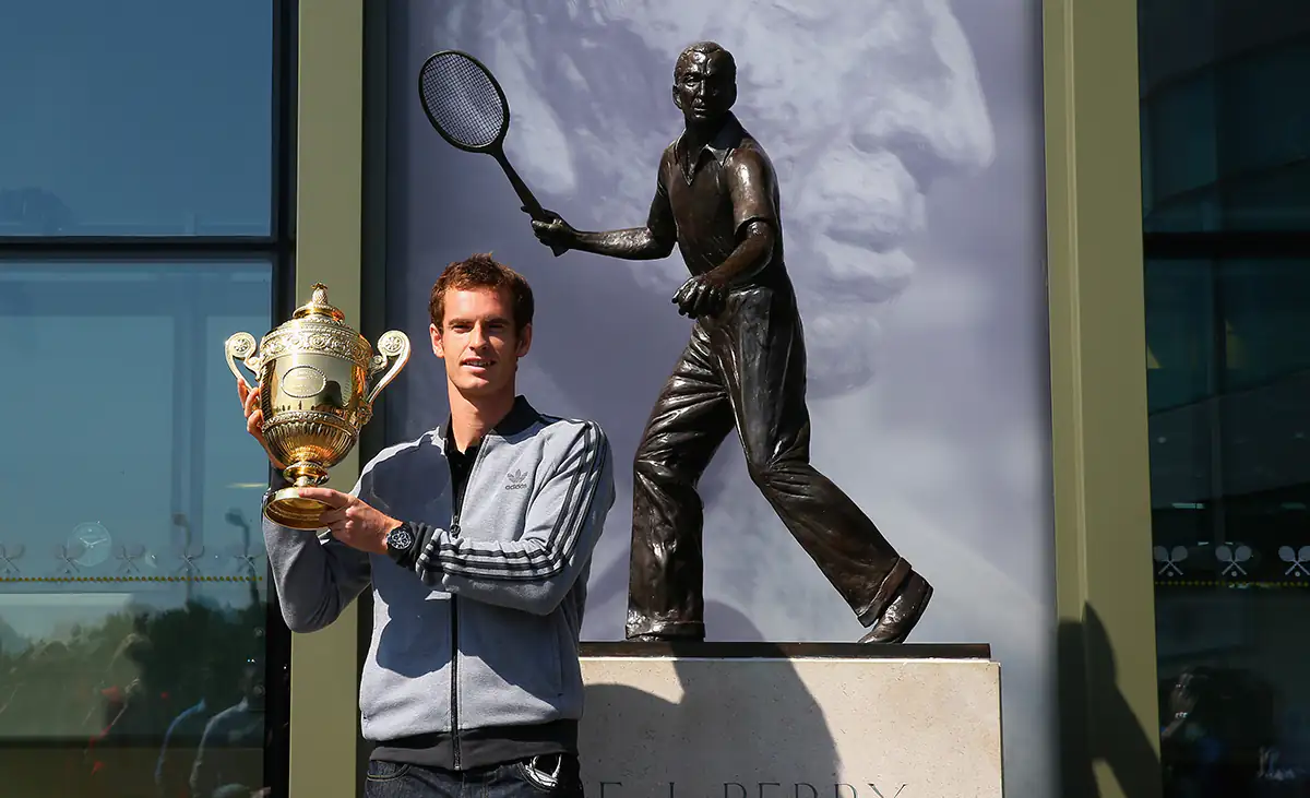 Andy-Murray-Fred-Perry-statue-foto-Getty-Images.webp