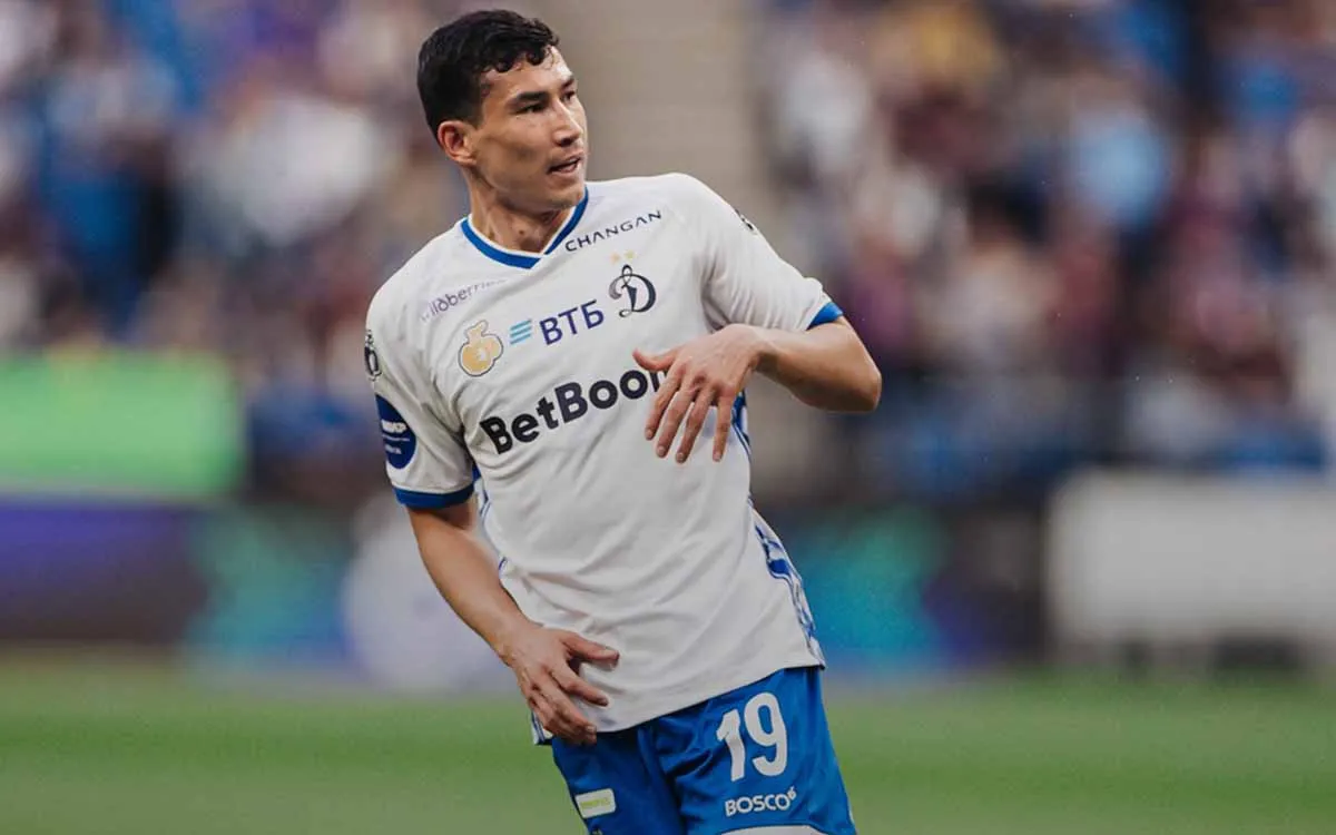 Вера в Баху. Почему Карпин упрямо ставит в центр обороны делающего привозы казахстанца