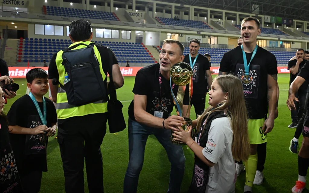 Легенда ЦСКА взял первый трофей в истории клуба. Березуцкий сияет за рубежом