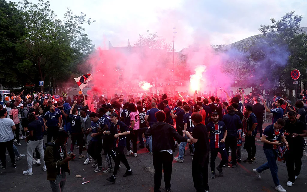 Водитель въехал в толпу фанатов. Победа «ПСЖ» обернулась трагедией
