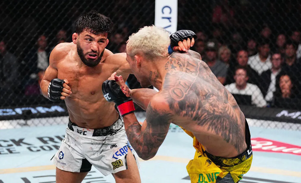 Царукян-Оливейра, фото UFC.webp