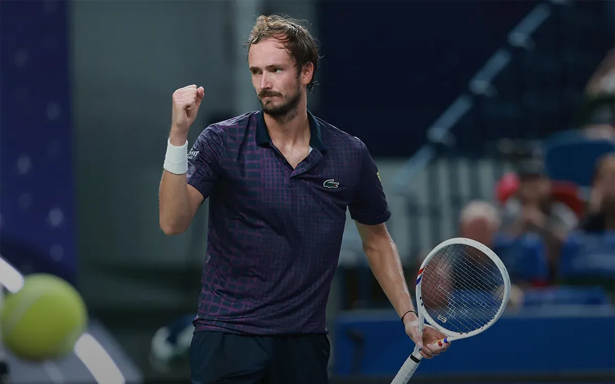 Хачанов, Рублёв, учитесь! Медведев успешно стартовал на турнире в Вене