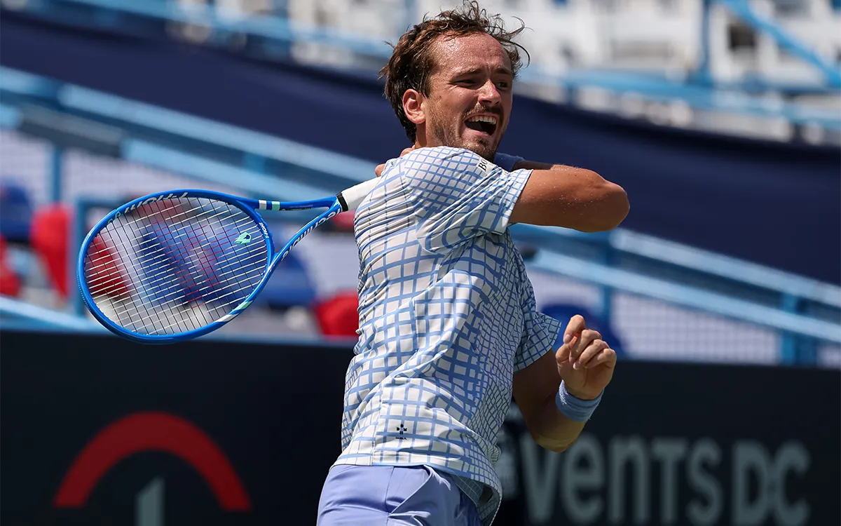 Спасать карьеру Медведева будет крутой швед. Юханссон обыгрывал Сафина в финале АО