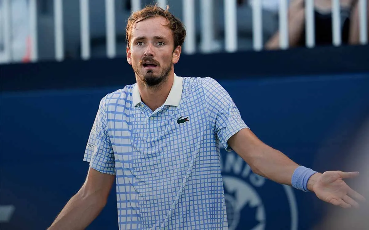 47 турниров без трофея. Медведев снова проиграл и сунул голову в холодильник