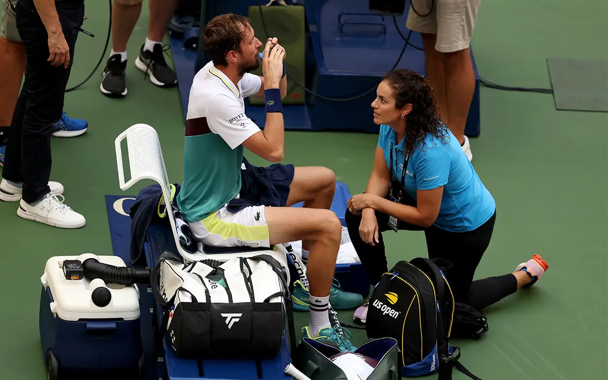 Daniil-Medvedev-uses-an-inhaler-GettyImages.webp