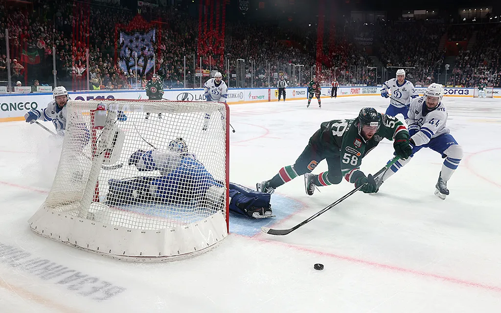 Динамо_Ак_Барс,_Юрий_Кузьмин_photo_khl_ru3.webp
