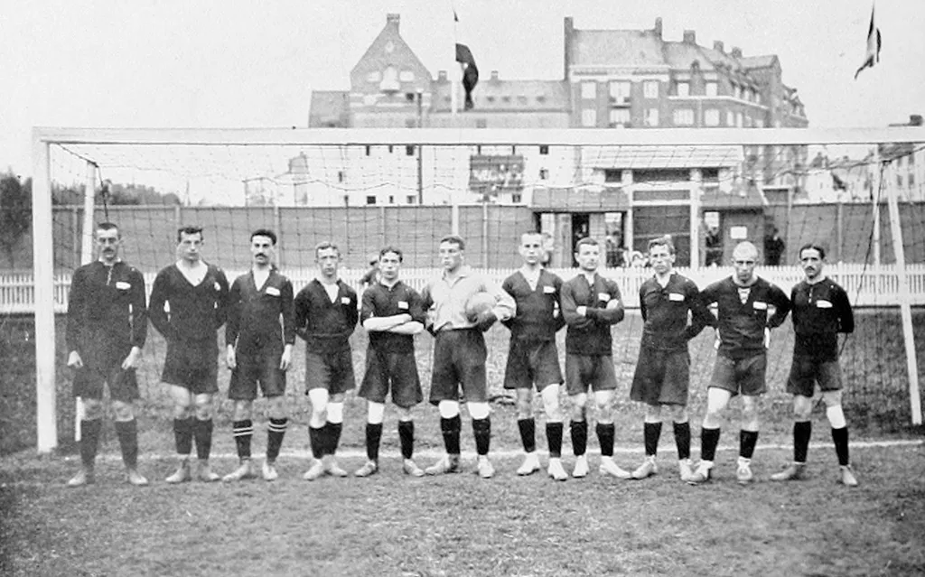 Football_at_the_1912_Summer_Olympics_-_Russia_squad copy.webp