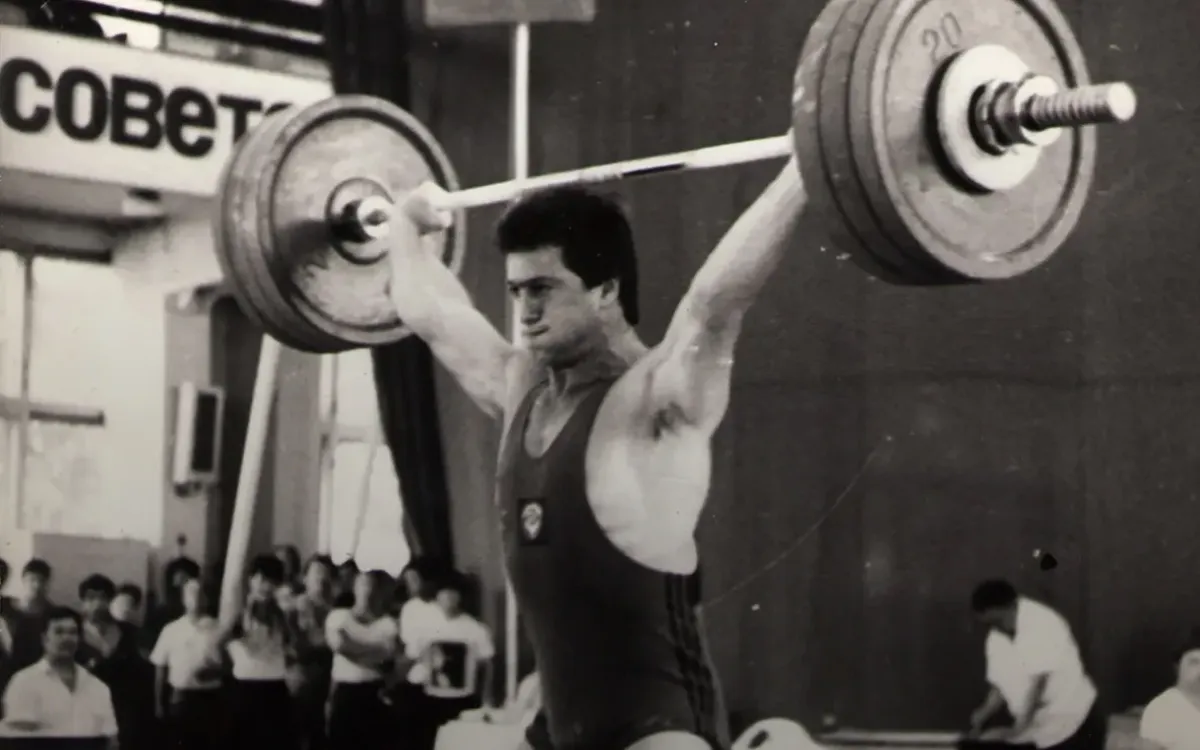 Выхватил медаль и демонстративно ушёл. Истерика на пьедестале стоила ему карьеры