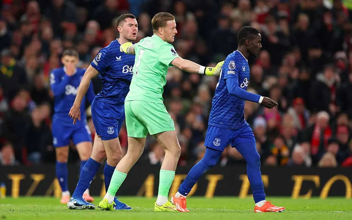 Idrissa-Gana-Gueye-Michael-Keane-of-Everton-GettyImages.webp