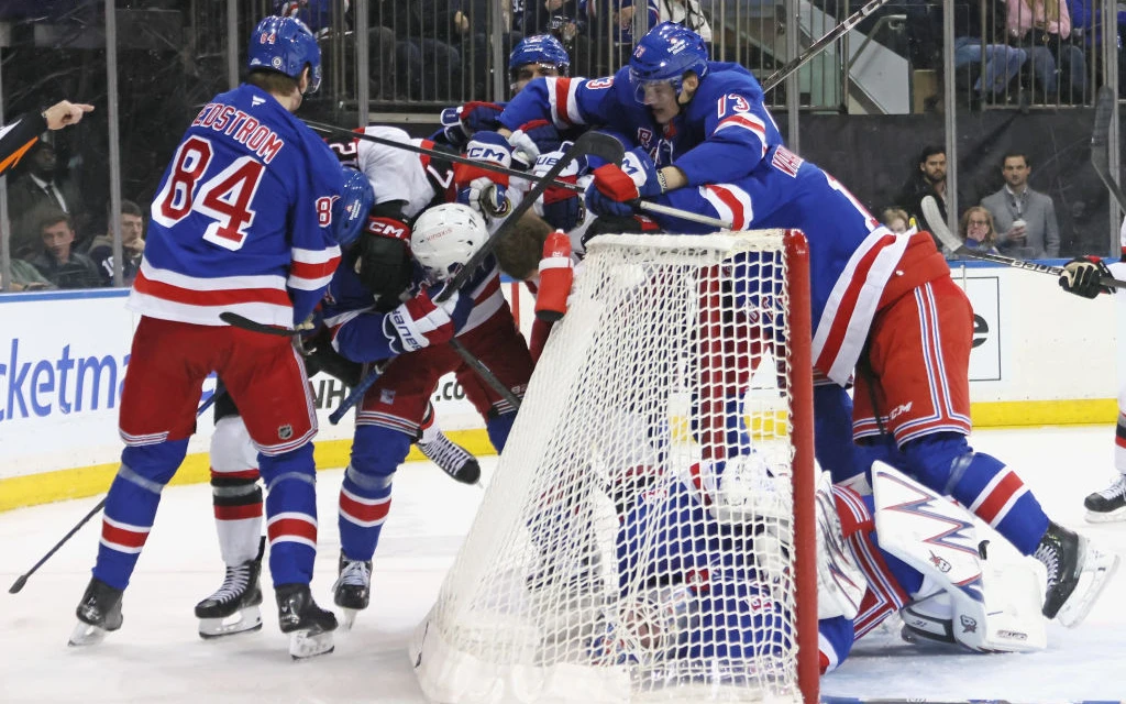 Игорь_Шестёркин_драка,_Оттава_Нью_Йорк_Рейнджерс,_Getty_Images_1.webp