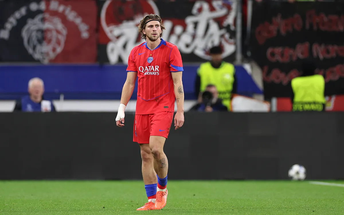 «Это саботаж». Украинец из «ПСЖ» привёз два пенальти и удалился за 13 минут