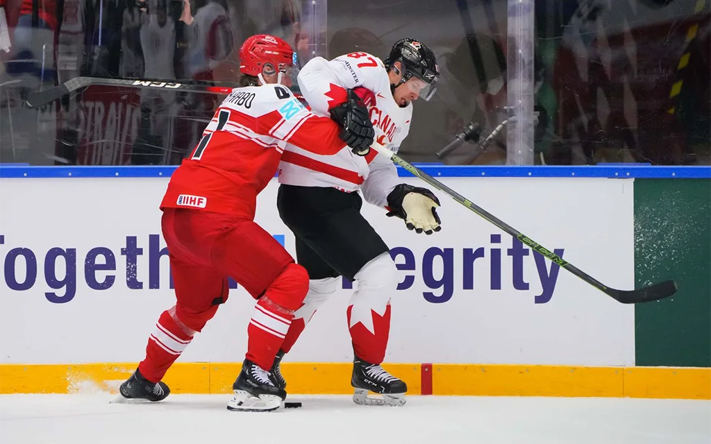 Кросби, Дания - Канада, фото IIHF 1.webp