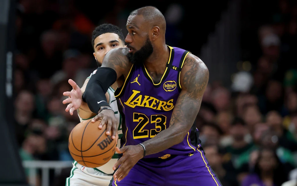 Леброн_Джеймс,_Бостон_Лейкерс,_Getty_Images_1.webp