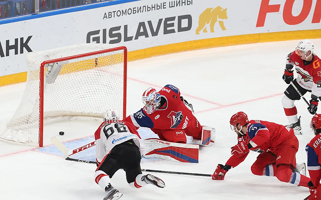 Локомотив_Авангард,_Ярослав_Неелов_photo_khl_ru3.webp