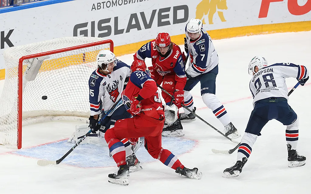 Локомотив_Торпедо_НН,_Ярослав_Неелов_photo_khl_ru4.webp