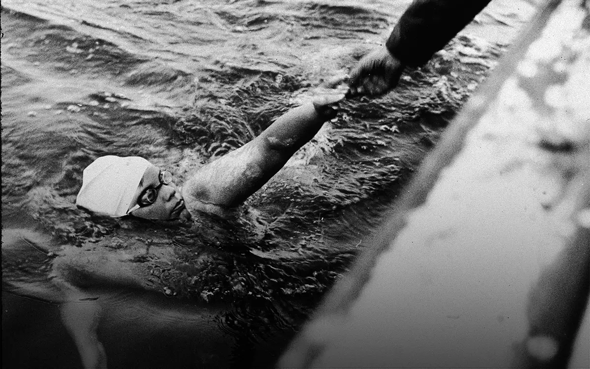 Американка приплыла из США в СССР. Из воды её доставали советские пограничники