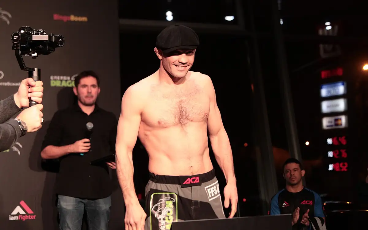 Порно еркектер далада мастурбация жасайды Порно ескі жезөкшелер әжелер