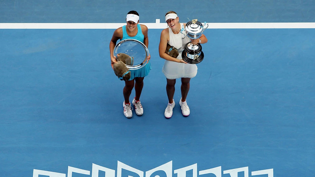 Мария_Шарапова_и_Ана_Иванович,_Australian_Open_2008,_Getty_Images.webp