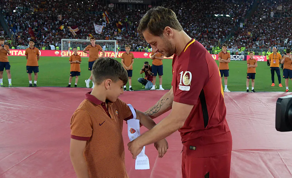 Экс-звезду «Ромы» обвиняют в избиении «наследника Тотти». Парня госпитализировали