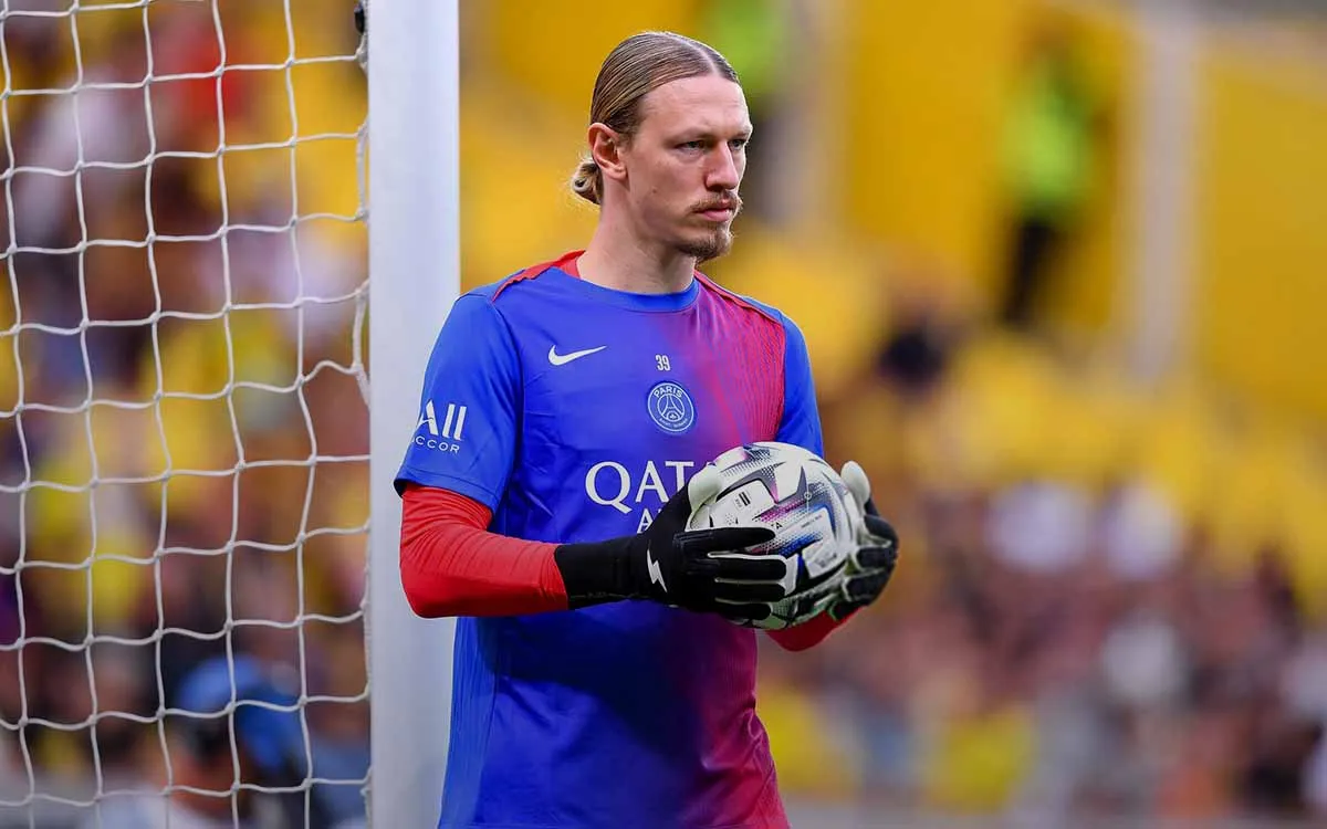 «Я хочу играть». Сафонов устал быть вечно вторым в «ПСЖ», но куда уходить?