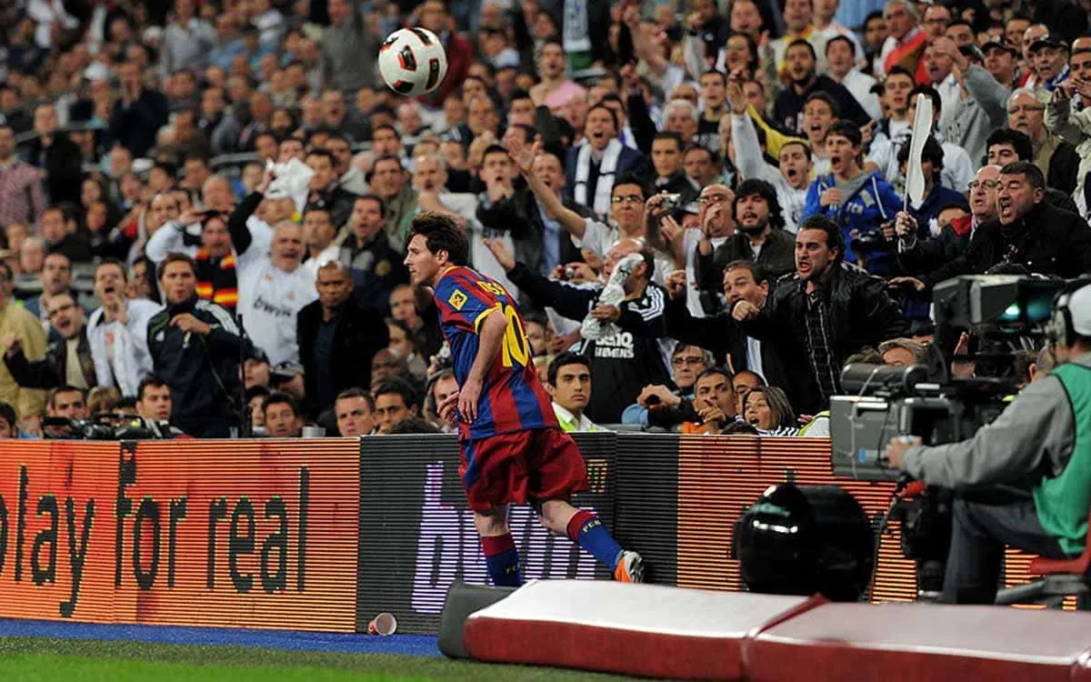 Messi-tribuna-Real-Madrid-Barselona-2011-GettyImages6.webp