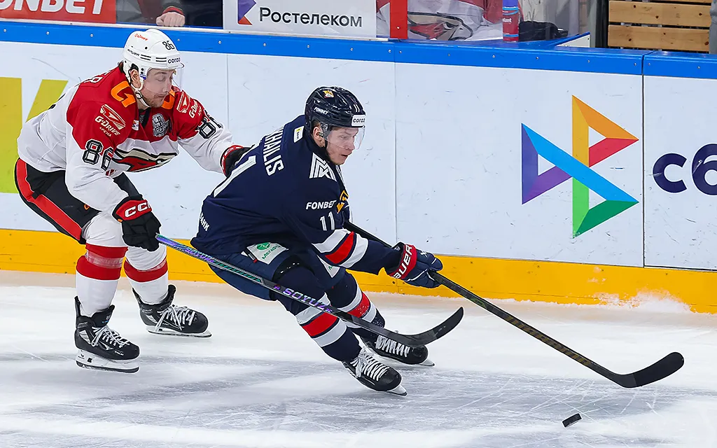 Металлург_Мг_Авангард,_Максим_Шмаков_photo_khl_ru2.webp