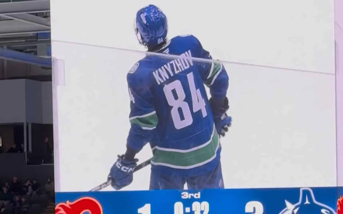 Nik-Kryzhov-Vancouver-Canucks-sotseti-Klarabell.webp