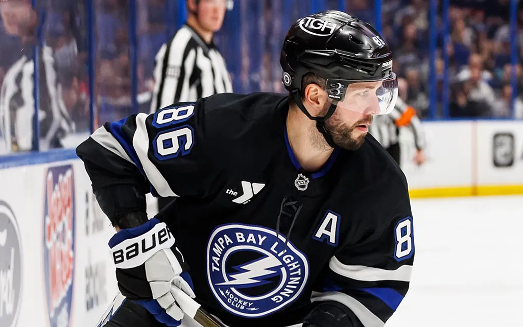 Никита_Кучеров,_ХК_Тампа_Бэй_Лайтнинг2.webp