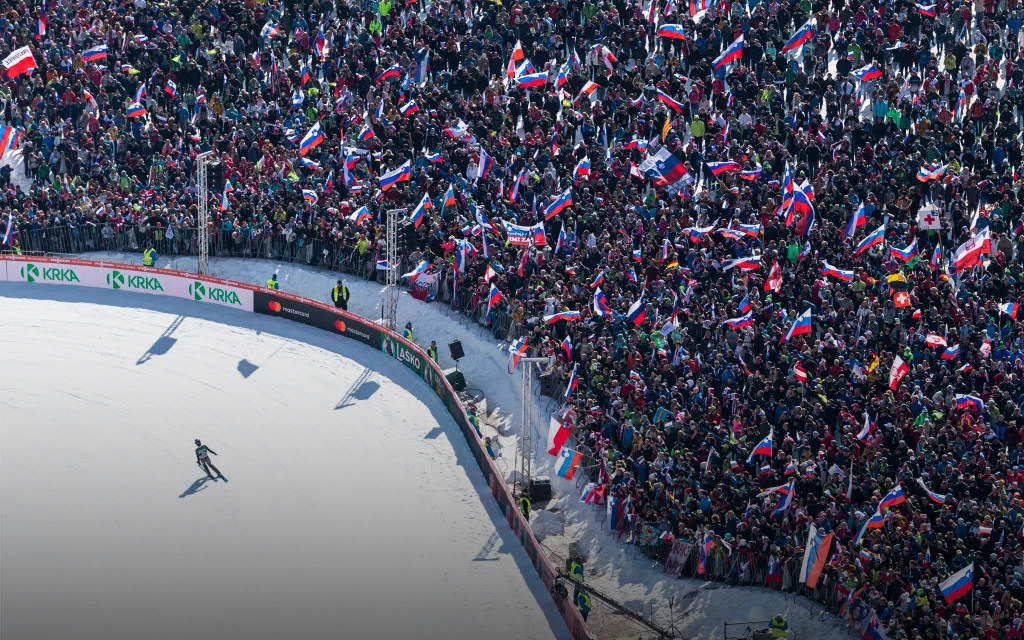 Норвегия_трамплин_фанаты,_Getty_Images.webp