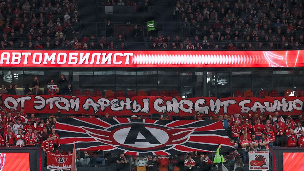 От_этой_арены_сносит_башню_УГМК_Арена,_фото_ХК_Автомобилист.webp
