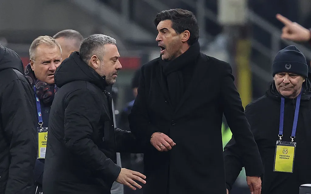 Бывший тренер «Милана» набросился на судью. Ему грозит аж семь месяцев бана