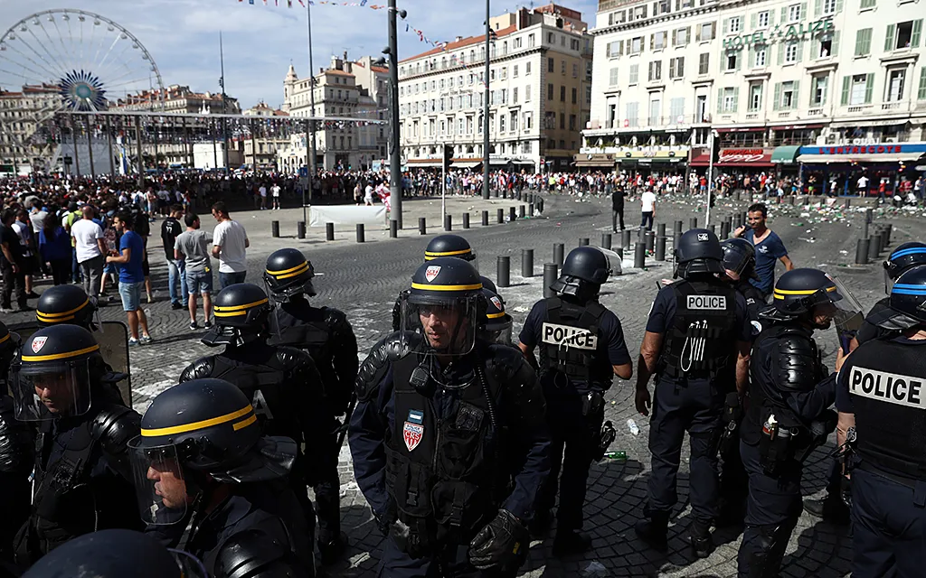 Полиция Франции гетти.webp