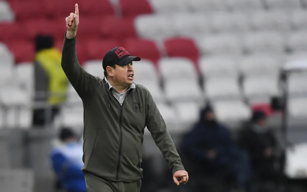 RIA_6685396.MR.1000 copy.webp