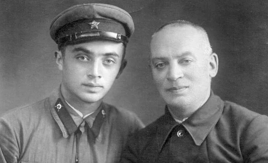 Сентябрь_1941_года,_Семён_Близнюк_с_отцом_Григорием_Фото_из_личного.webp