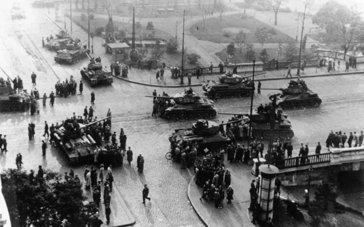 Soviet-tanks-Budapest-GettyImages.webp