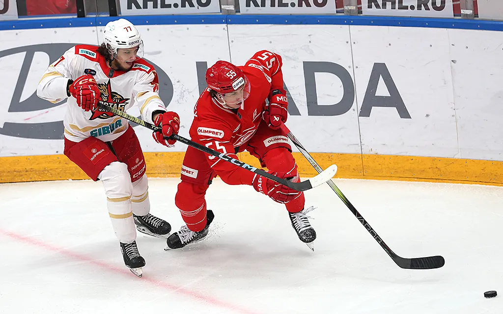 Спартак_Куньлунь,_Владимир_Беззубов_photo_khl_ru.webp
