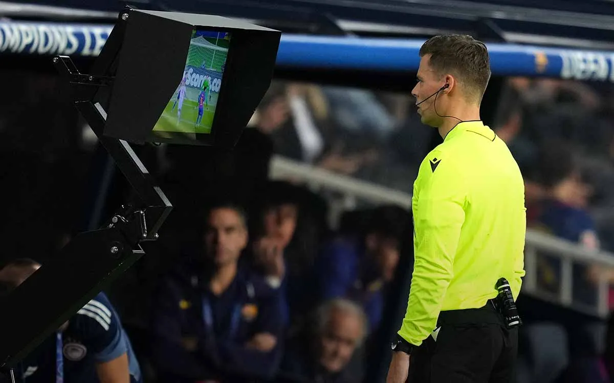 Футбол под колпаком ВАР. Отдадут ли судьям абсолютную власть над игрой?