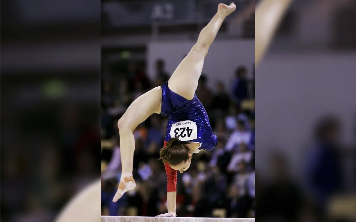 Ерлердің киім ауыстыратын бөлмесіндегі жалаңаш жігіттердің видеосы тыңдалды