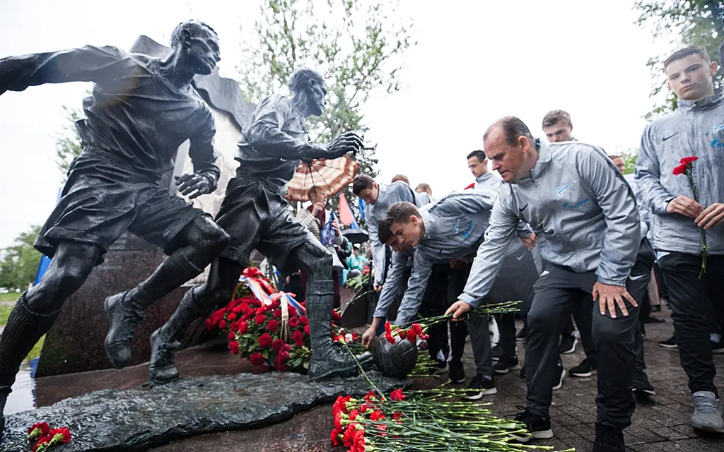 Возложение цветов, ФК Зенит.webp