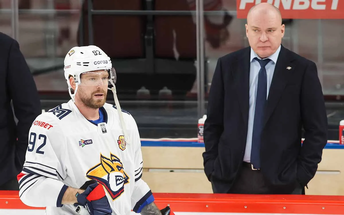 Yevgeny Kuznetsov_with Razin (KHL).webp