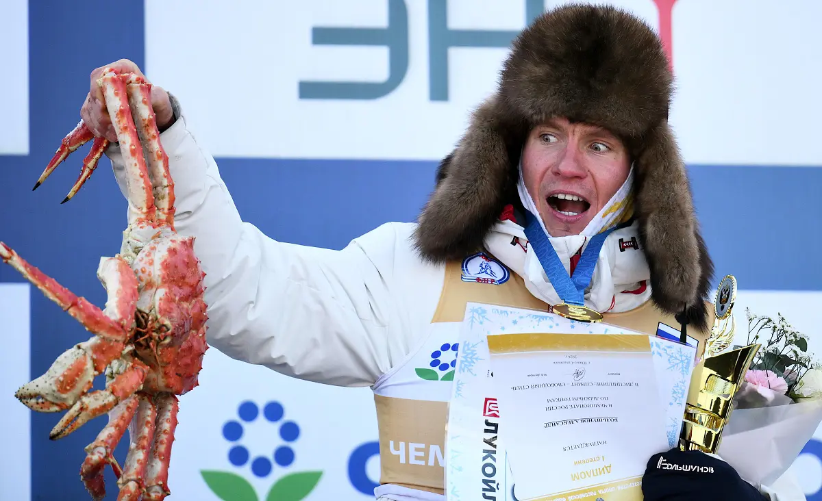 Триумф Большунова, Терентьев разбил губу, у Горбунова — драма. Главное о мужском спринте