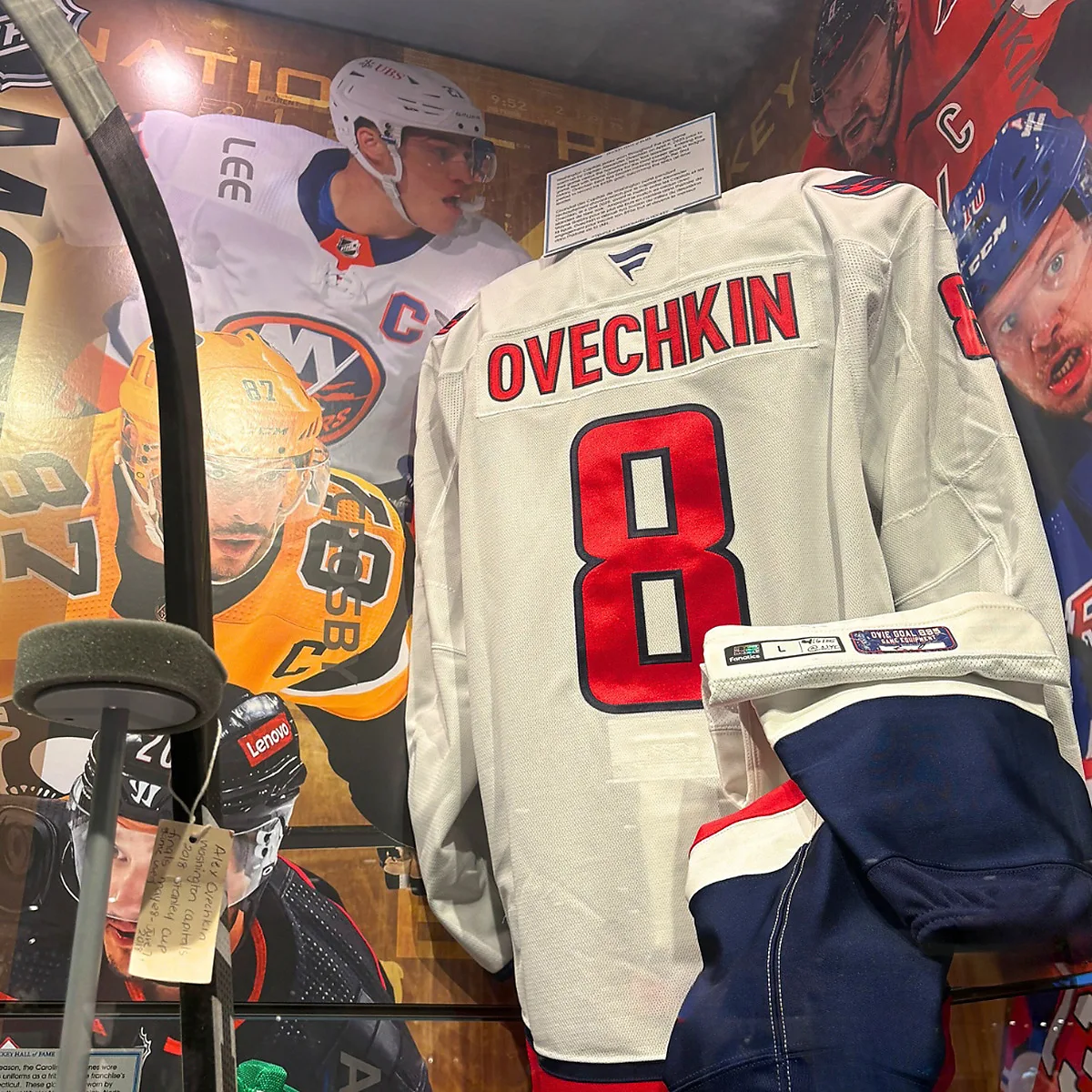 aleksandr-ovechkin-dzhersi-foto-Hockey-Hall-of-Fame.webp