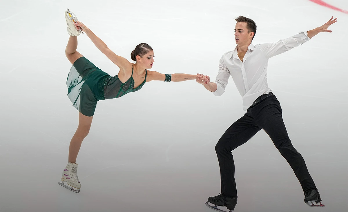 Косторная уже выступает на турнирах. Фигуристка точно родила полтора месяца назад?