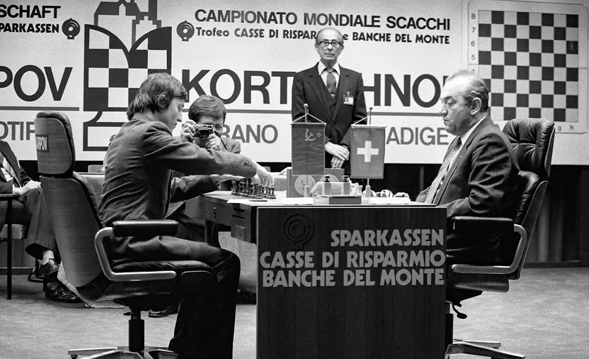 anatoliy-karpov-viktor-korchnoy-1981-god-foto-Getty-Images.webp